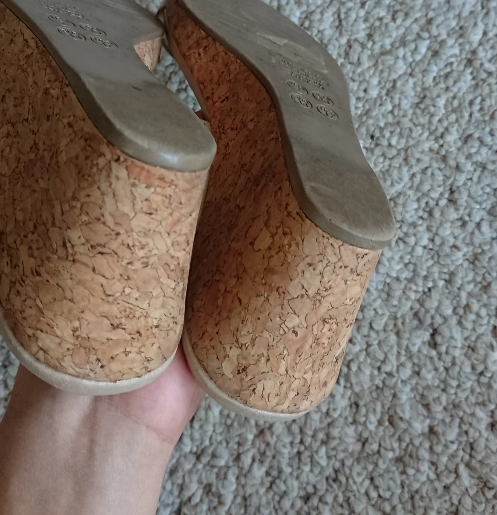 Malu gold tone Renay 2 bands Comfort Wedge Slides size 7